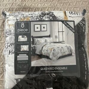 Unopened Paris Reversible Queen Bed Ensemble - Black and White